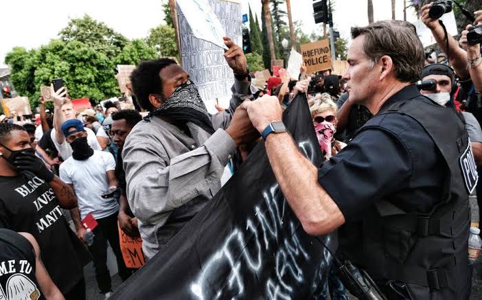 La lucha contra el capitalismo debe ser también contra el racismo
