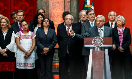 Dos tradiciones: la timorata socialdemocracia y la épica comunista